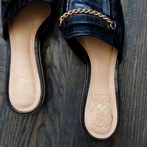 I am selling because they are too small.